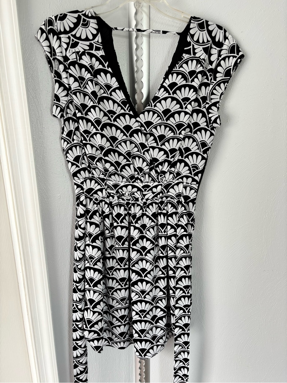 Daniel Rainn Black and White Graphic V-Neck Dress